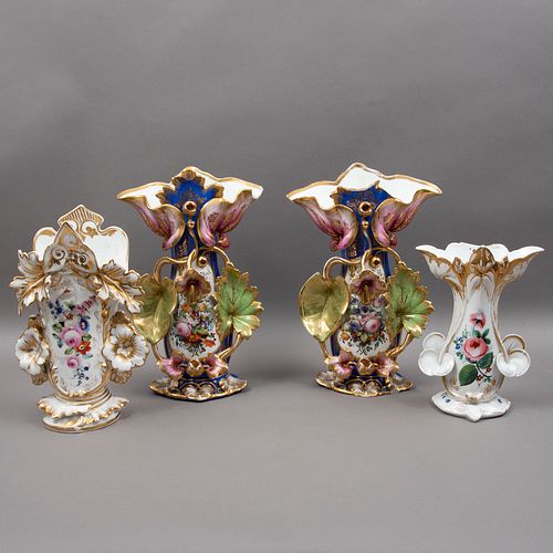 LOTE DE FLOREROS Estilo viejo París Elaborados en porcelana con decoraciones florales en tonos azul, verde y rosa de 28 a 38 c...