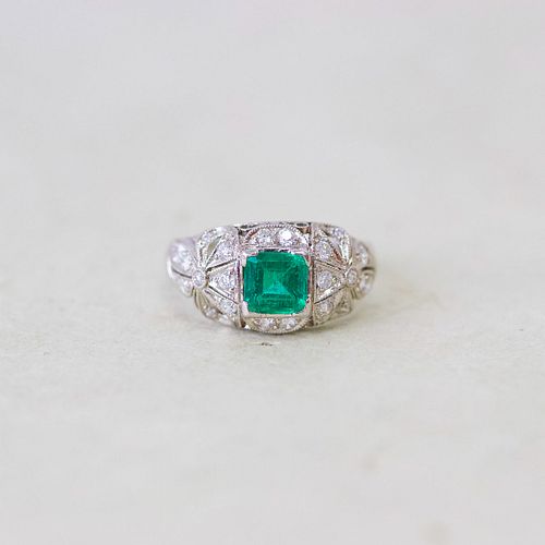 Platinum Art Deco Emerald & Diamond Filigree Ring