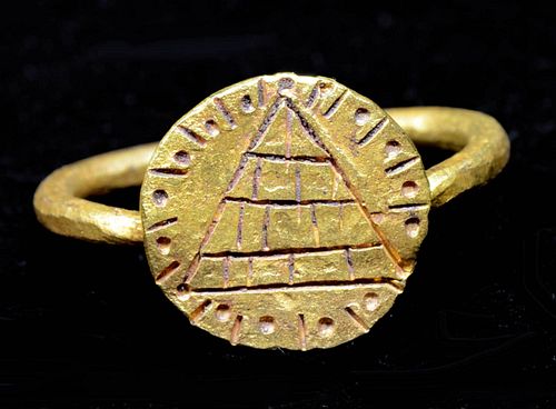 Rare Egyptian Ptolemaic Gold Ring Incised Stylized Pyramid
