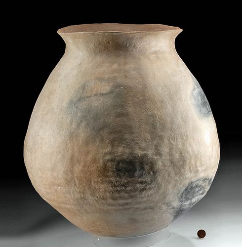 Large 16th C. Acoma Pueblo Pottery Jar w/ Kill Hole
