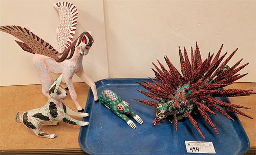 TRAY MEXICAN WOODEN & POLYCHROMED ANIMAL FIGURES