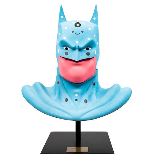 AARÓN MARTÍNEZ (México, Siglo XX)  EL PEQUEÑO BRUCE  Busto de Batman. Impresión 3D, vinil y aerosol 48 cm altura. Con pede...