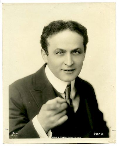 Houdini, Harry. Photographic Portrait of Houdini. New York: Apeda Studio, [1920]. Paramount Artcraft