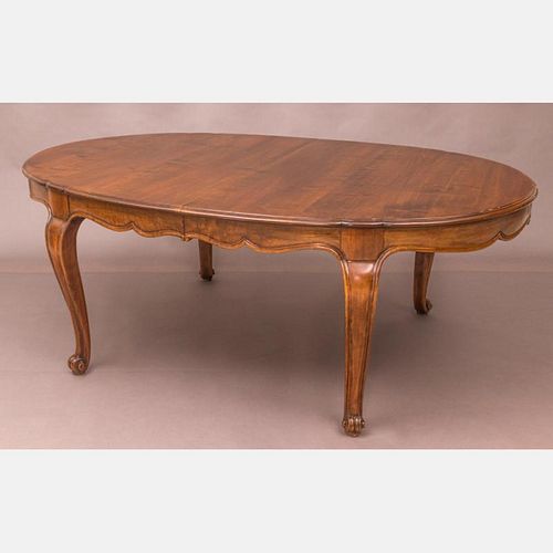A French Provincial Style Mahogany Dining Table, 20th Century.