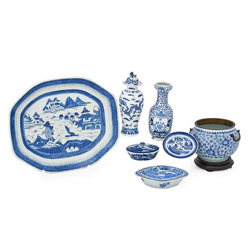 GROUP OF CHINESE BLUE AND WHITE PORCELAIN