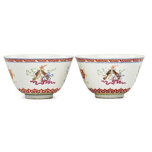 PAIR OF CHINESE QIANLONG PORCELAIN TEABOWLS