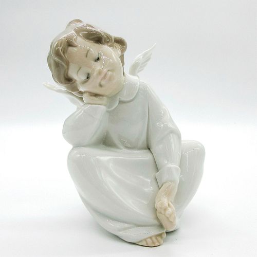 Cherub, Dreaming 1004961 - Lladro Porcelain Figurine