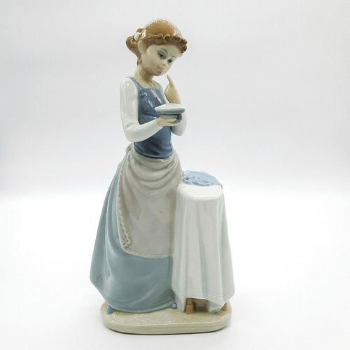 Girl Ironing 1004981 - Lladro Porcelain Figurine