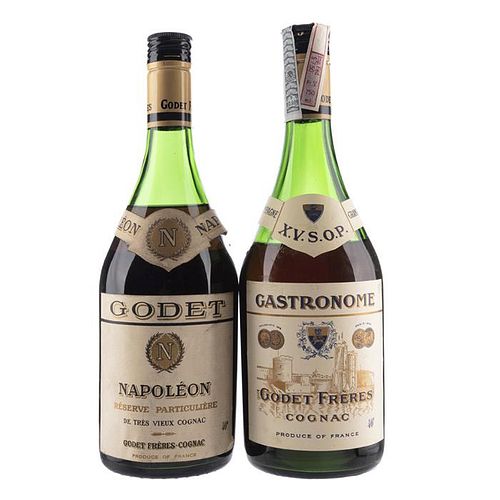 Lote de Cognac. a) Godet. Napoléon. Réserve particulière. France. b) Godet Frères. X.V.S.O.P....