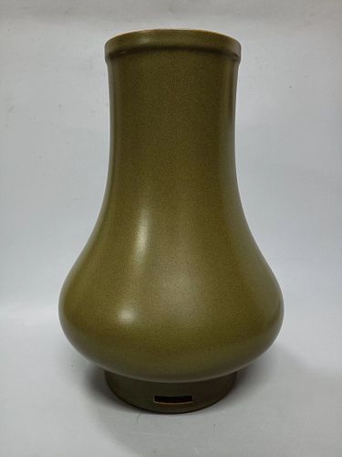 A Tea Dust Color Porcelain Vase