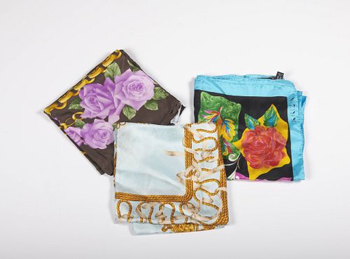 Lot of 3 silk scarves - Nina Ricchi, approx 34in x34in
- Krizia, 34in x34in
- Dolce & Gabanna, 34in x 34in