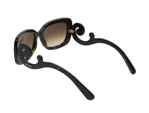 Prada sunglasses Prada sunglasses, very good condition. Made in Italy. It comes with original Prada case.
Model Style: SPR270 54019 2AU-651 135N Ital