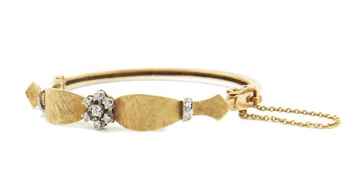 Flower brushed gold bracelet 14K YG Gold Diamond Flower Brushed Gold Bracelet