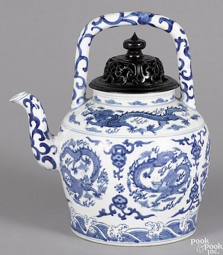 Chinese blue and white porcelain wine pot with a cover, 14'' h.