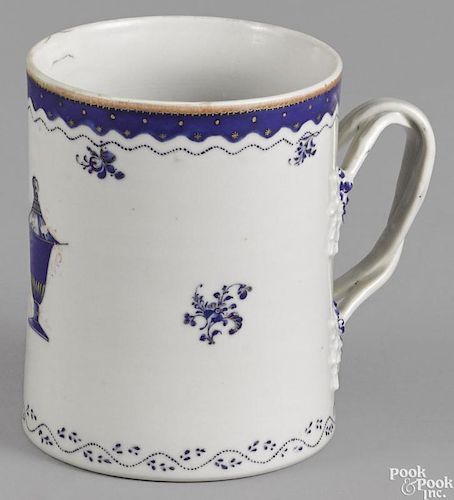 Chinese export porcelain mug, ca. 1800, with urn decoration, 5'' h.