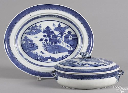 Chinese export porcelain Nanking covered entrée and serving platter, 19th c., 5 1/2'' l.