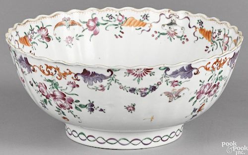 Chinese export porcelain bowl, ca. 1800, 4 3/4'' h., 11 1/4'' dia.