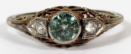 LADY'S 10 KT GOLD AND AQUAMARINE RING