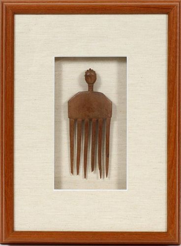 AFRICAN CARVED COMB
