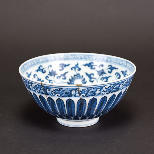 A BLUE AND WHITE BOWL, XUANDE PERIOD, MING DYNASTY 
