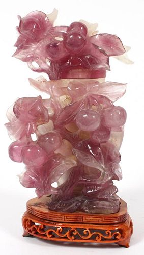 CHINESE AMETHYST QUARTZ FRUITING COVERED URN