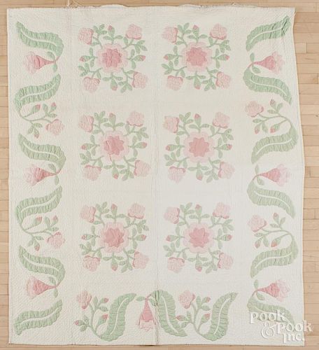 Appliqué rose pattern quilt, ca. 1900, 82'' x 71''.