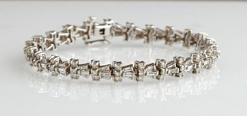 14K White Gold Diamond Link Bracelet, with 24 grad