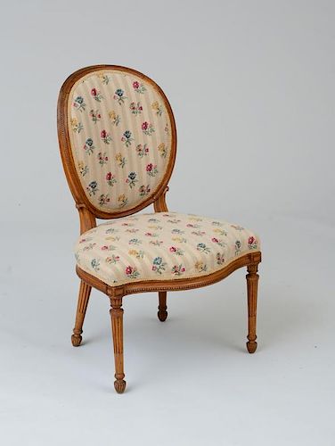 GEORGE III CARVED BEECHWOOD SIDE CHAIR, IN THE MANNER OF THOMAS CHIPPENDALE