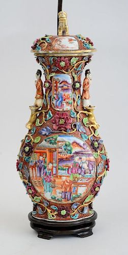 CHINESE EXPORT PORCELAIN MANDARIN PALETTE VASE AND COVER MOUNTED ON A LAMP STAND