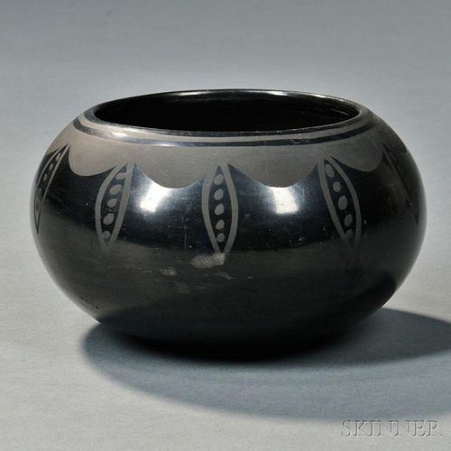 Maria and Julian Black-on-black Pottery Bowl
