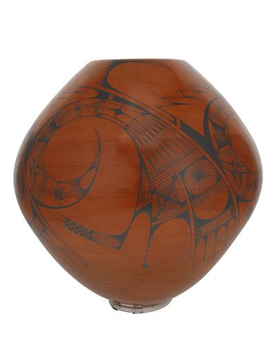 A large Mata Ortiz pottery vessel, by Taurina Baca