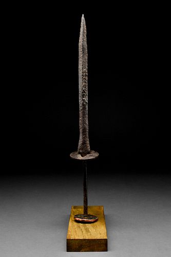LATE MEDIEVAL DAGGER / STILETTO WITH ROUND CROSS GUARD AND POMMEL