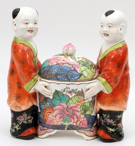 CHINESE PORCELAIN FIGURAL BOX