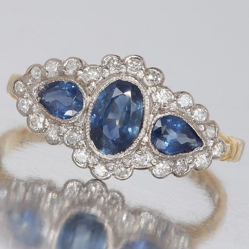 NO RESERVE, SAPPHIRE AND DIAMOND CLUSTER RING