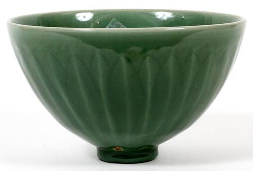 CHINESE GREEN RIBBED PORCELAIN BOWL