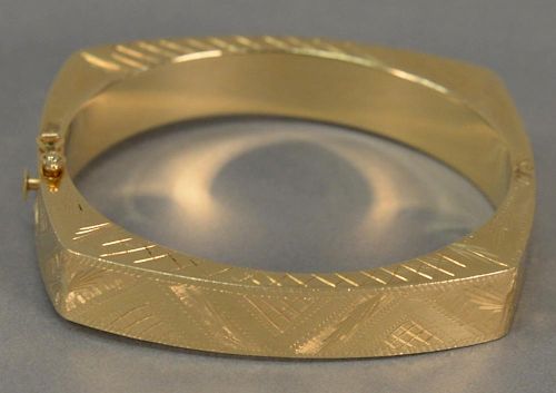 14K gold bangle bracelet, 21.4 grams.