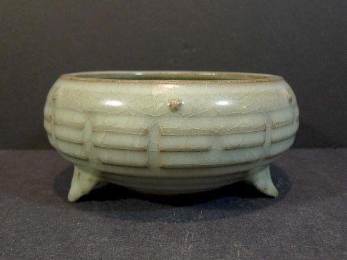 IMPORTANT CHINESE GUAN TYPE PORCELAIN CENSER