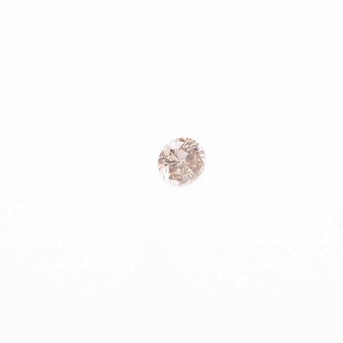 Un diamante corte brillate 0.32ct color champagne.