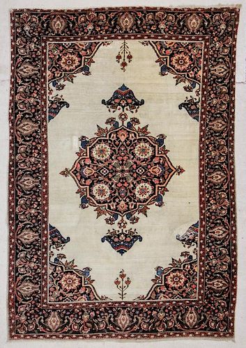 Antique Ferahan Sarouk Rug: 4'9" x 6'8" (145 x 203 cm)