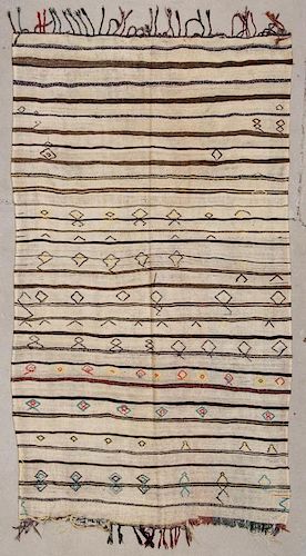Vintage Moroccan Kilim: 4'6" x 7'9" (137 x 236 cm)