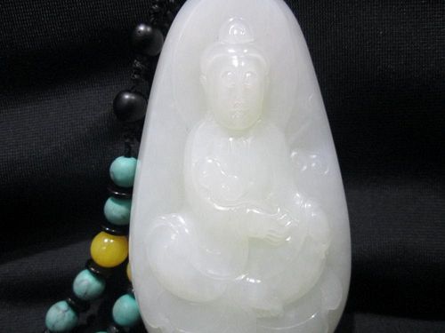 Chinese White Guanyin pendant, 6cm