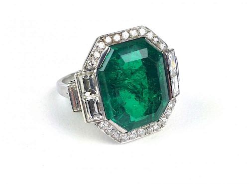 Platinum Art Deco natural emerald step cut ring measuring 15.1mm x 17.82mm x 6.3mm weight 10.8g. Sur