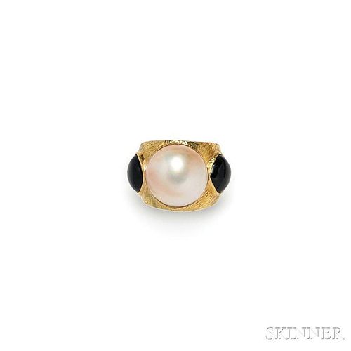 18kt Gold, Mabe Pearl, and Onyx Ring