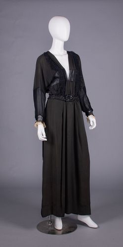 LABELED SILK CREPE EVENING DRESS, NEW YORK, c. 1914