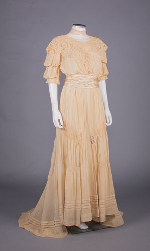 SILK CREPE & BOBBIN TRAINED TEA DRESS, c. 1908