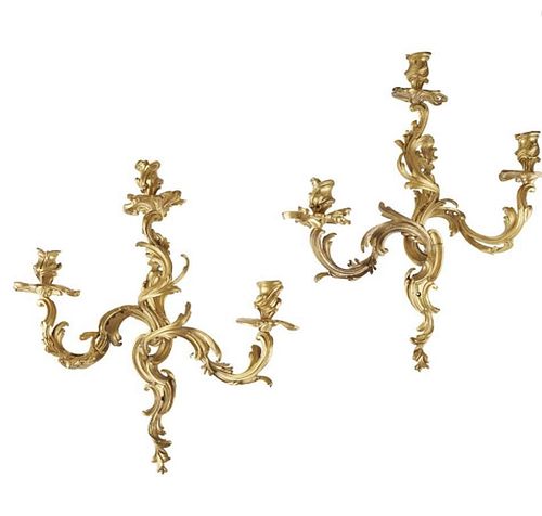 A 19TH CENTURY PAIR OF FINE LOUIS XV STYLE GILT BRONZE WALL LIGHTS