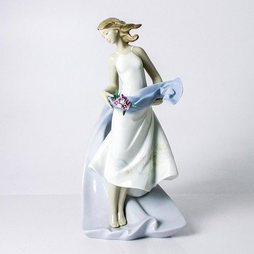 Blissful Youth 1008427 - Lladro Porcelain Figurine