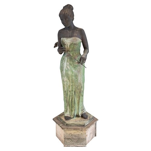 PEDRO RAMÍREZ PONZANELLI Dama Elaborada en bronce patinado Firmado y fechado 2000 Con base hexagonal Detalles de conservac...