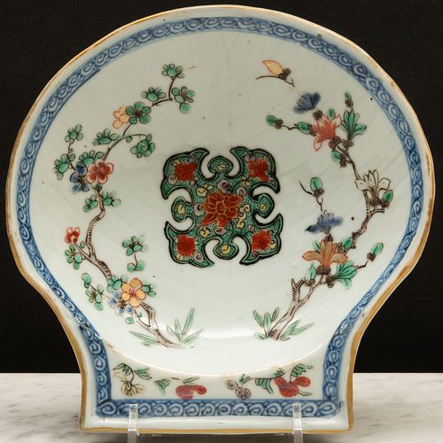 Chinese Export Famille Verte and Underglaze Blue Porcelain Shell Form Dish