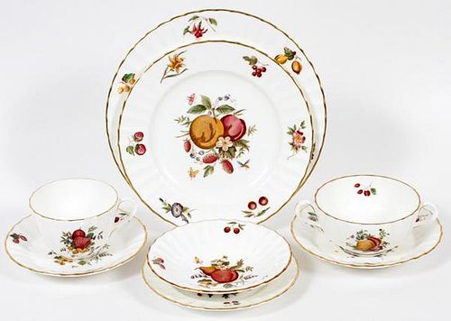 ROYAL WORCESTER 'DELECTA' LUNCHEON SET 85 PIECES